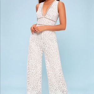 Lulu’s white lace jumpsuit XS new with tags